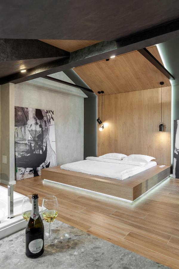 Royal Vip Jacuzzi Apart Lemberg Exterior foto
