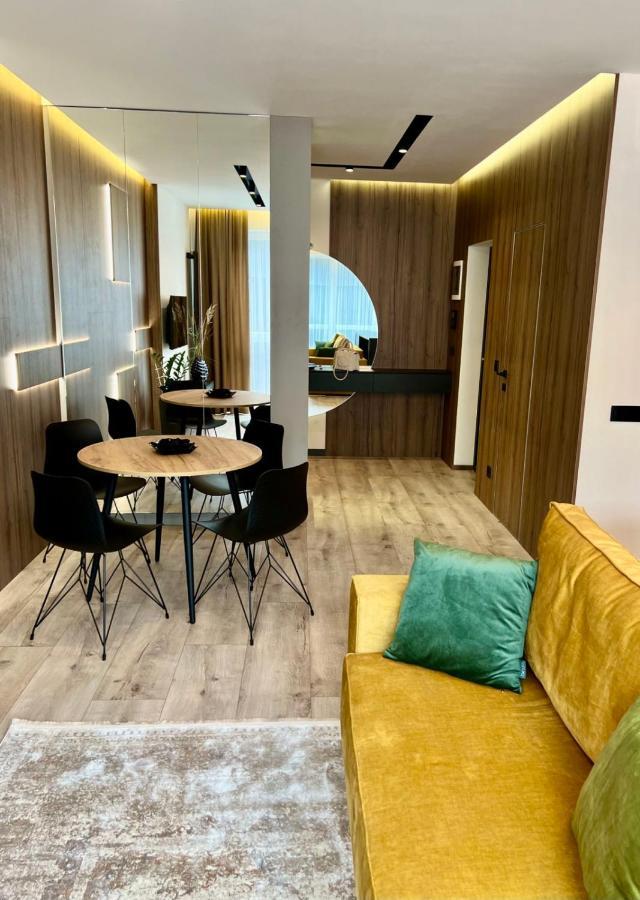 Royal Vip Jacuzzi Apart Lemberg Exterior foto